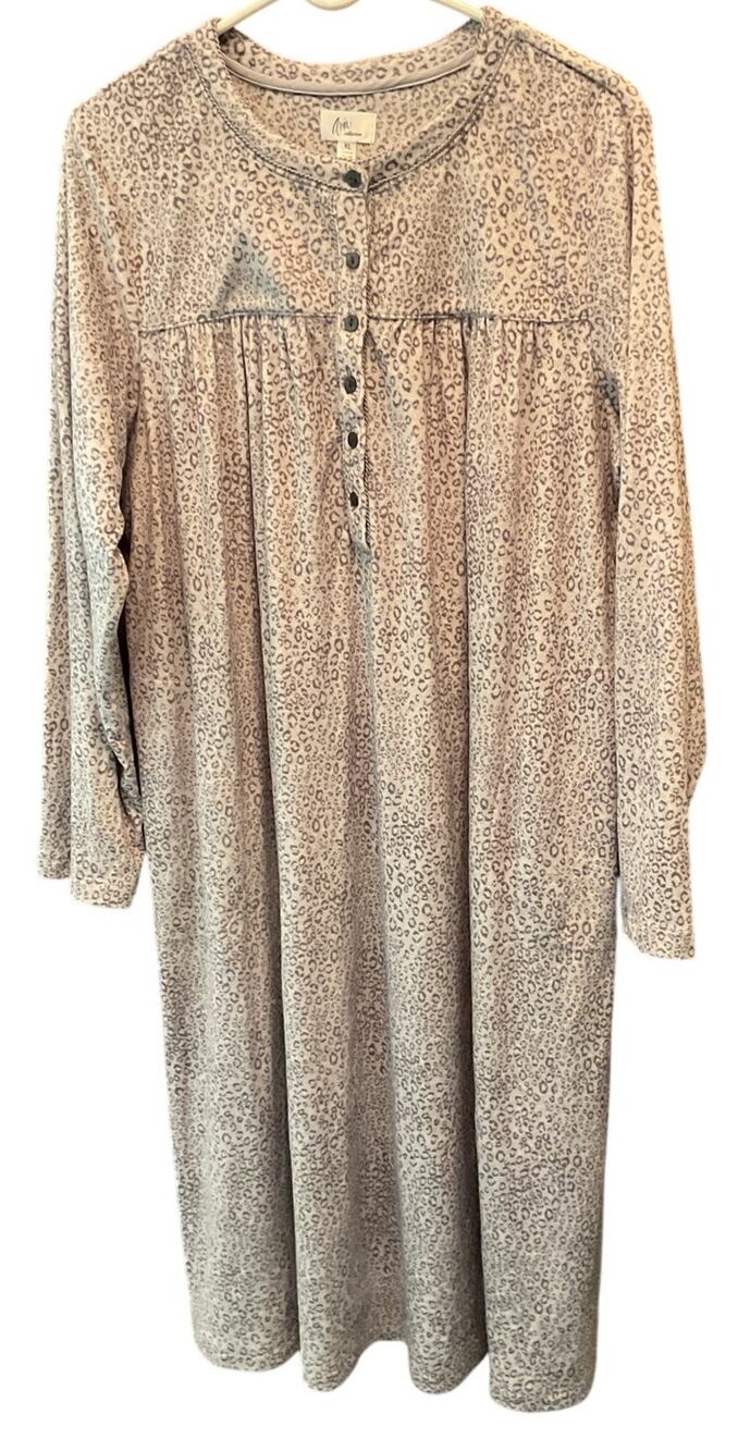 Aria Collection Womens XL Long Sleeve Plush Fleece Long Sleeve Nightgown Leopard